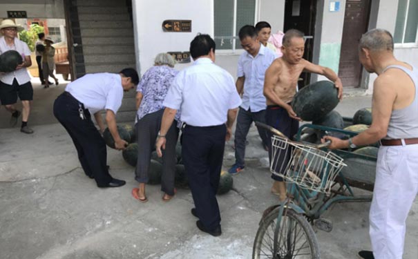 炎炎夏日，為福利院老人送清涼